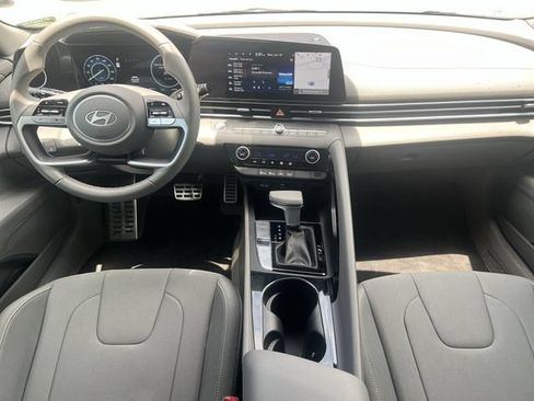 Certified 2025 Hyundai Elantra SEL FWD image 17