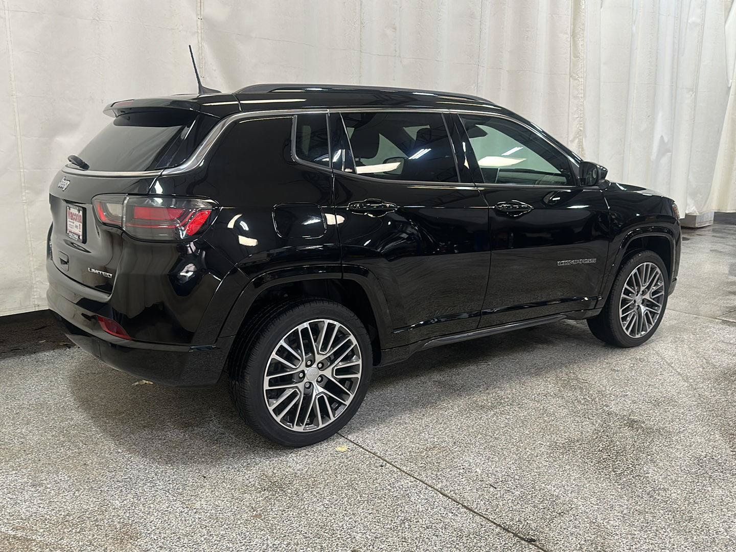 Certified 2023 Jeep Compass Limited w/ Elite Group AWD/4WD image 5