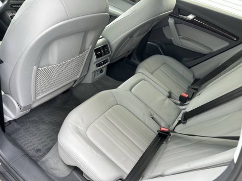 Used 2019 Audi Q5 2.0T Premium Plus w/ Premium Plus Package AWD/4WD image 9