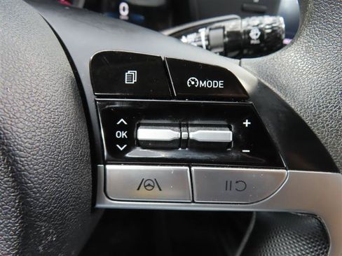 Used 2023 Hyundai Elantra SE FWD image 19