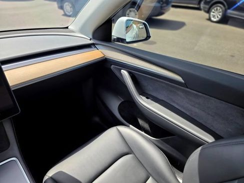 Used 2023 Tesla Model Y Long Range AWD/4WD image 28