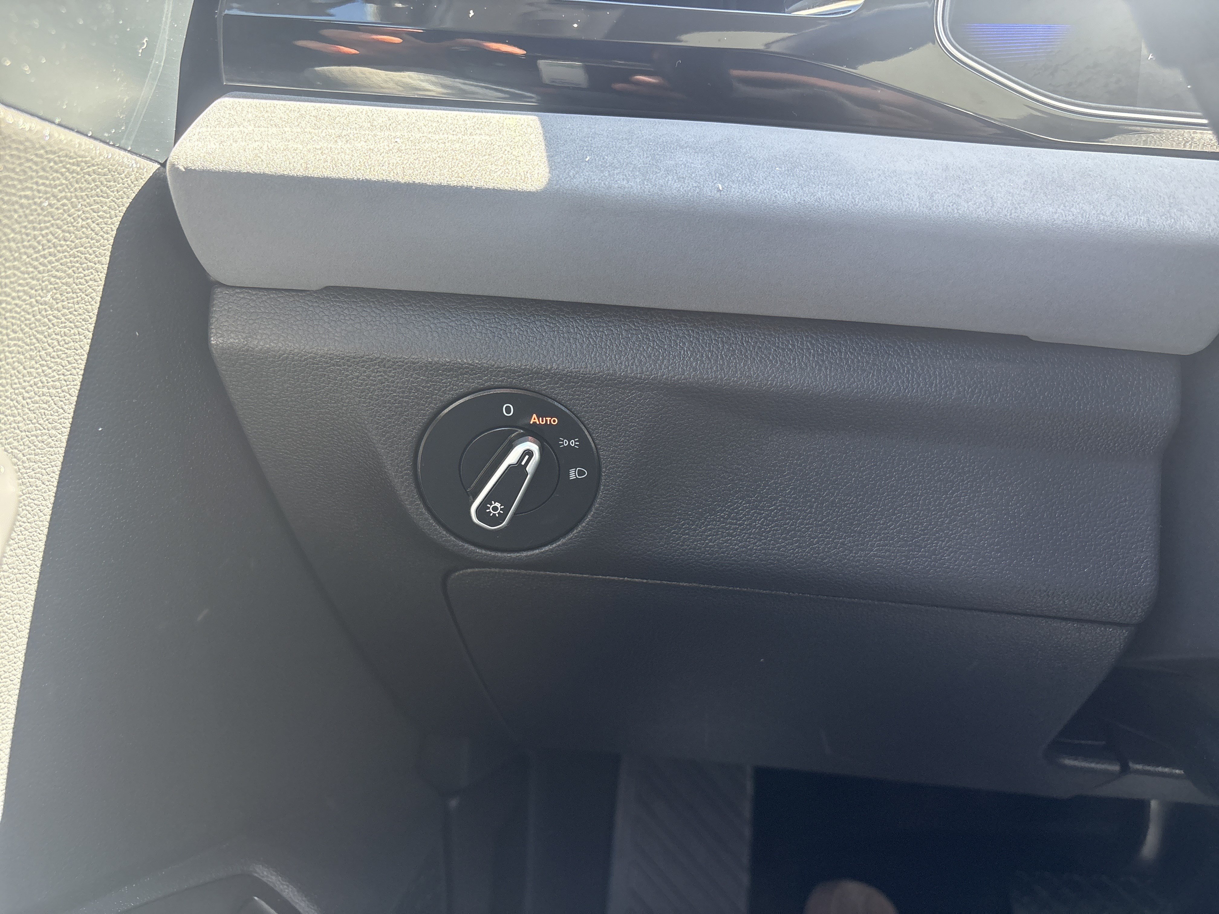 Used 2025 Volkswagen Jetta SE FWD image 15