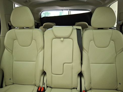 Used 2016 Volvo XC90 T6 Momentum AWD/4WD image 23