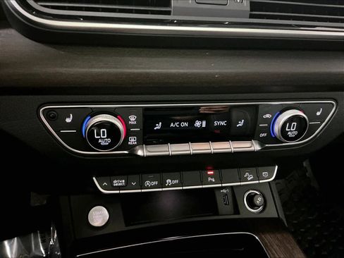 Used 2023 Audi Q5 2.0T Premium w/ Convenience Package image 31