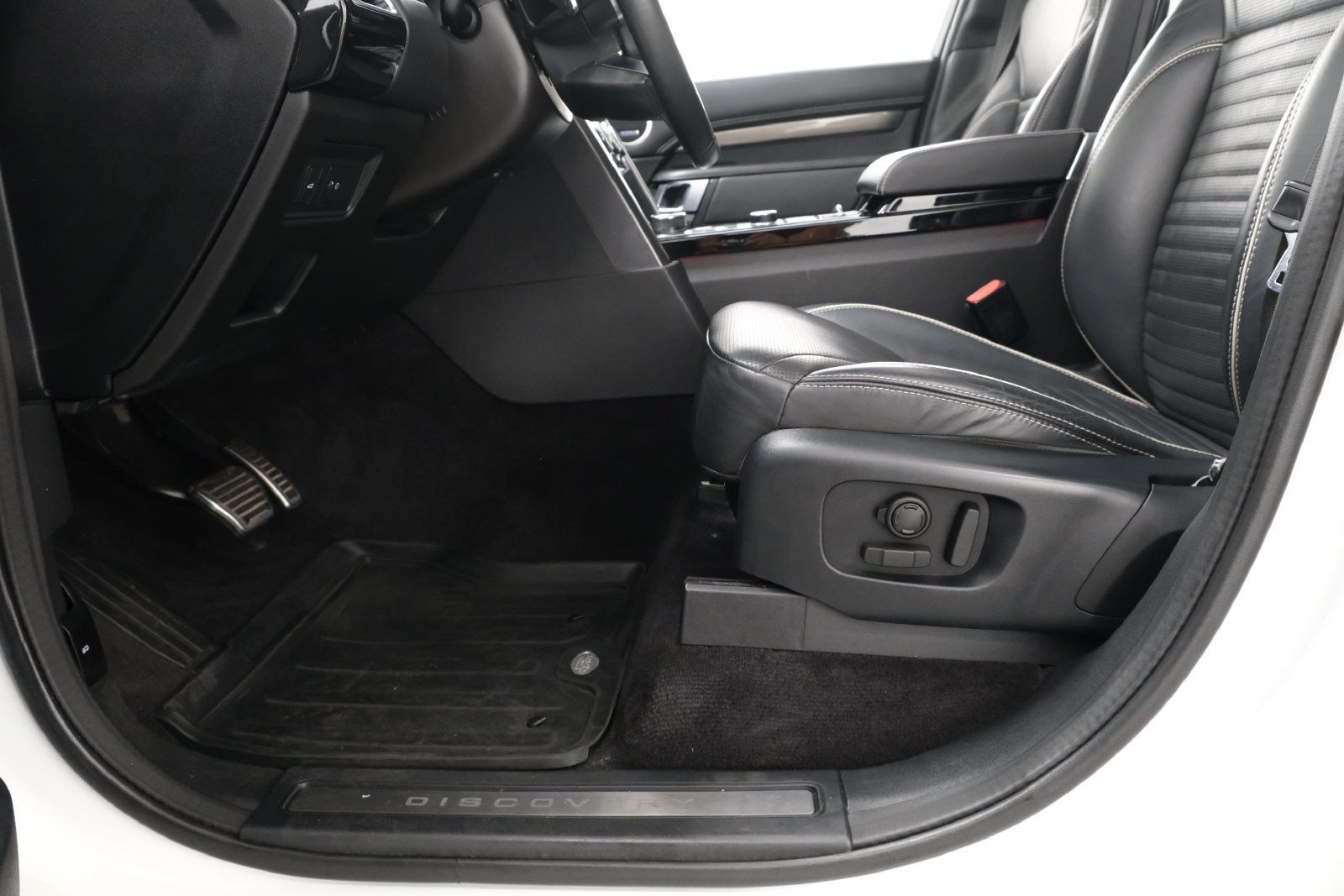 Used 2019 Land Rover Discovery HSE Luxury AWD/4WD image 32