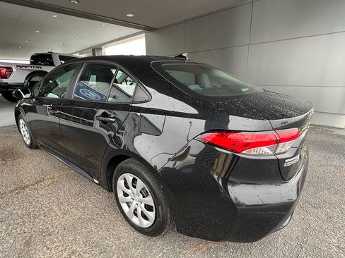 Used 2022 Toyota Corolla LE image 6