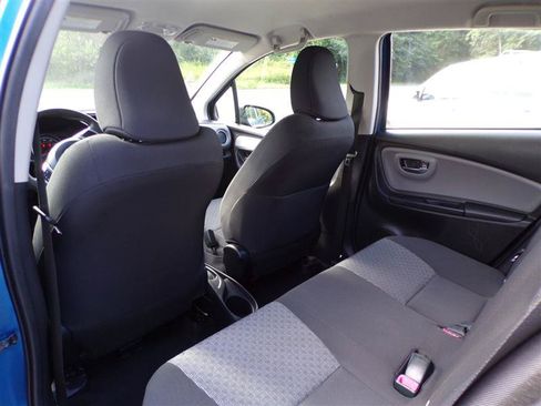 Used 2017 Toyota Yaris 4-Door Hatchback FWD image 28