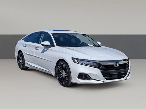 Used 2022 Honda Accord Touring image 2