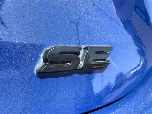 Used 2025 Toyota Camry SE w/ Convenience Package image 10