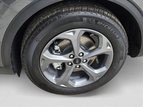 New 2025 Ford Escape SE image 9