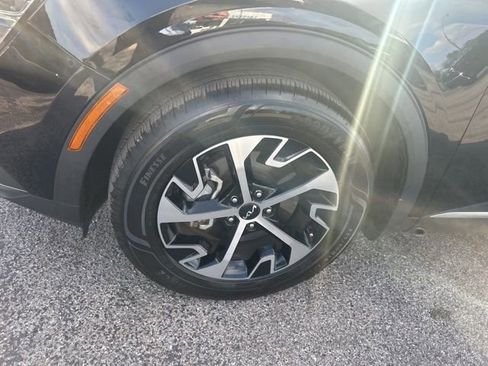 Used 2024 Kia Sportage EX image 10