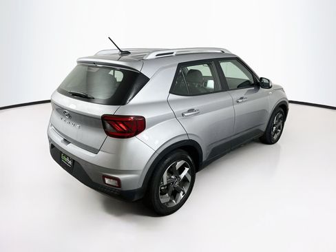 Used 2025 Hyundai Venue SEL FWD image 9