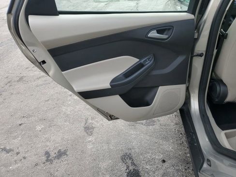 Used 2016 Ford Focus SE image 25