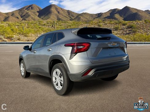 Certified 2025 Chevrolet Trax LS image 3