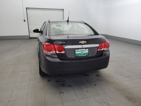 Used 2014 Chevrolet Cruze LS image 6