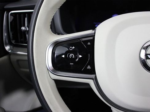 Certified 2025 Volvo V60 B5 Cross Country Plus image 10