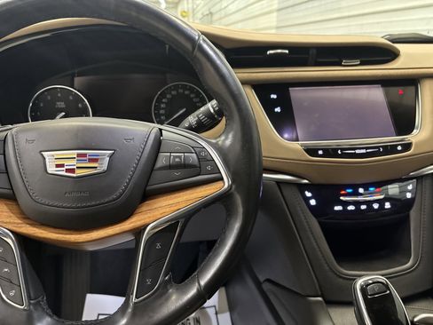 Used 2019 Cadillac XT5 Platinum image 17