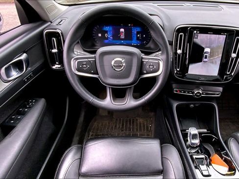Used 2023 Volvo XC40 B5 Plus w/ Driver Assist Package AWD/4WD image 6