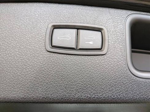 Used 2025 Porsche Macan AWD/4WD image 7