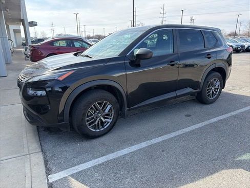 Used 2021 Nissan Rogue S image 2