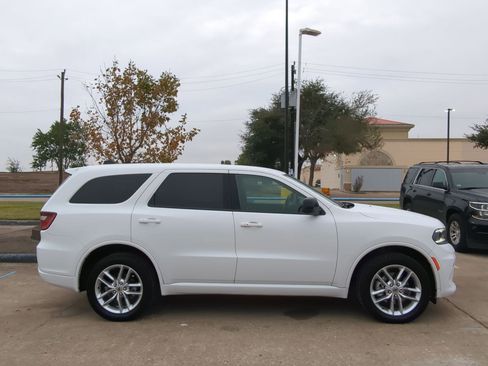 Used 2023 Dodge Durango GT image 2