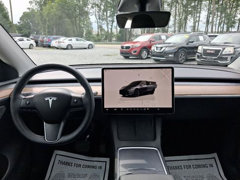 Used 2023 Tesla Model Y Long Range AWD/4WD image 9