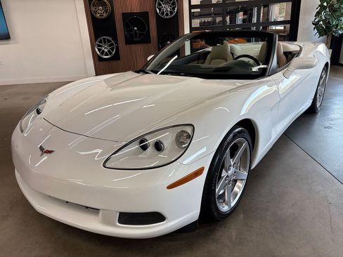 Used 2006 Chevrolet Corvette Coupe w/ Preferred Equipment Group RWD image 2