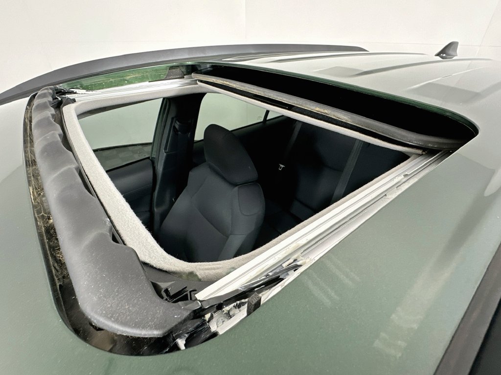 Certified 2025 Toyota Corolla Cross LE w/ Moonroof Package FWD image 21