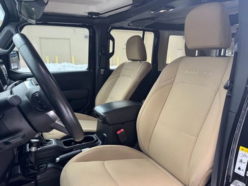 Used 2018 Jeep Wrangler Unlimited Sahara image 22
