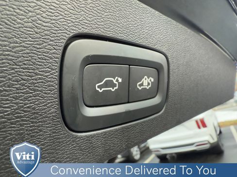 Certified 2025 Volvo V60 B5 Cross Country Plus image 24