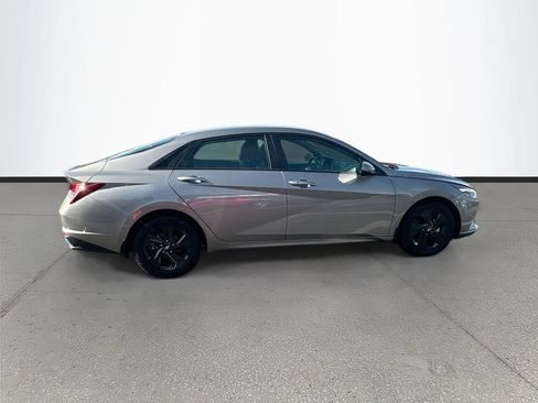 Used 2022 Hyundai Elantra SEL FWD image 8