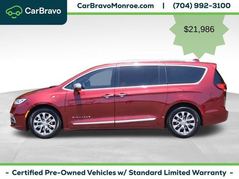 Used 2021 Chrysler Pacifica Pinnacle FWD image 2