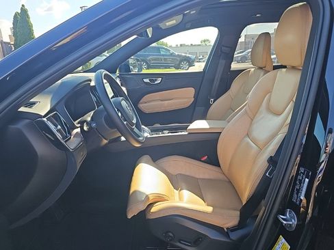 Used 2023 Volvo XC60 B5 Ultimate w/ Climate Package AWD/4WD image 3