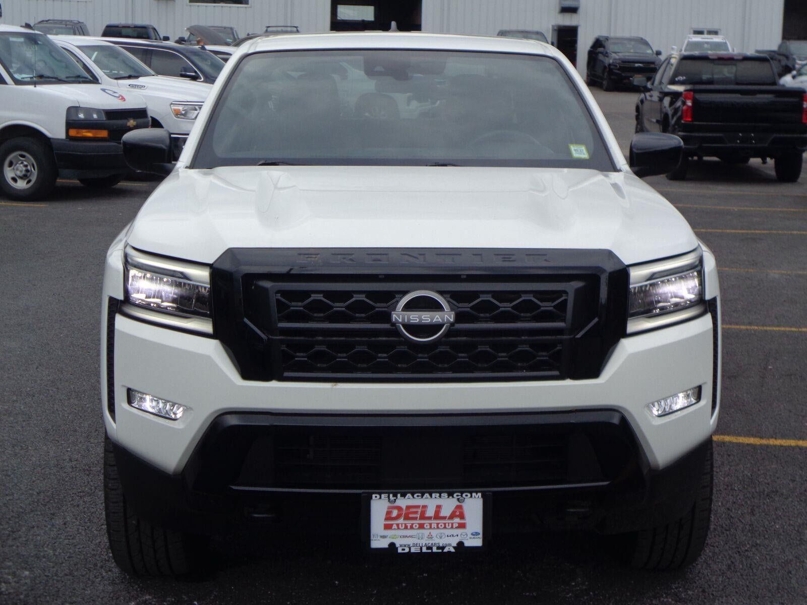 Used 2023 Nissan Frontier SV w/ Midnight Edition Package AWD/4WD image 2