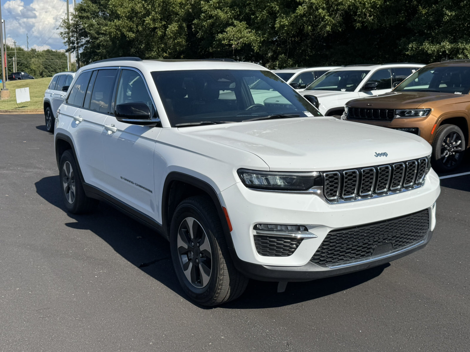 Used 2024 Jeep Grand Cherokee Limited 4xe AWD/4WD image 3