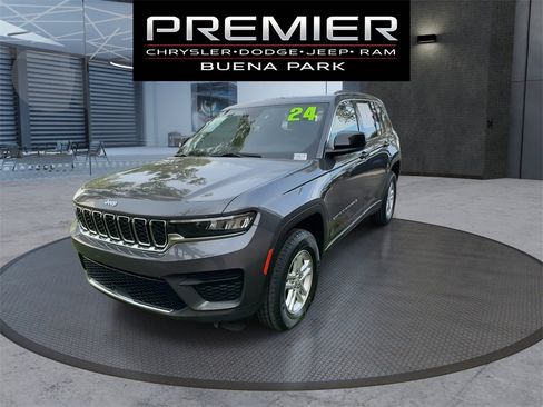 Certified 2024 Jeep Grand Cherokee Laredo image 3