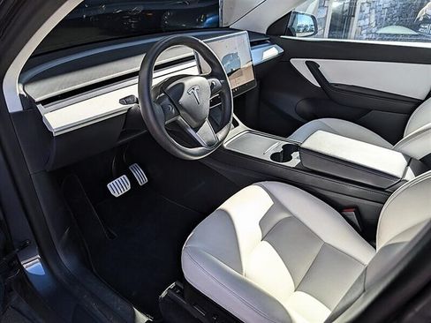 Used 2022 Tesla Model Y Performance AWD/4WD image 2