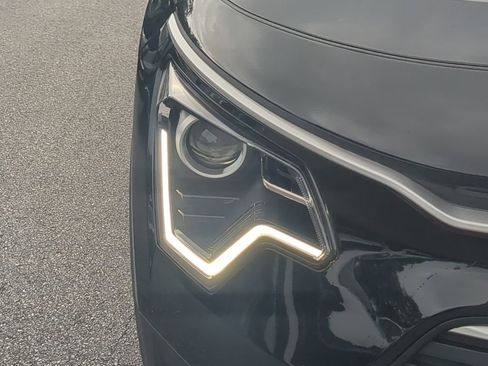 New 2025 Kia Niro EX image 9