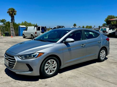 Used 2017 Hyundai Elantra SE FWD image 2