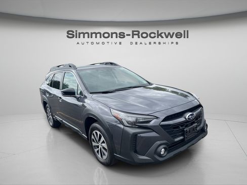 Used 2024 Subaru Outback Premium AWD/4WD image 8