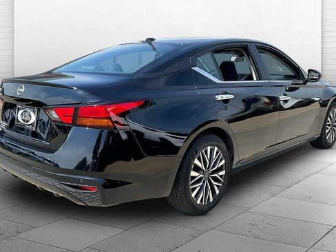 Used 2025 Nissan Altima 2.5 SV FWD image 5