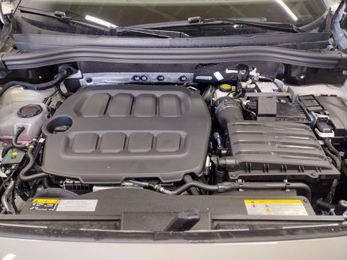 New 2026 Volkswagen Tiguan SE R-Line image 9