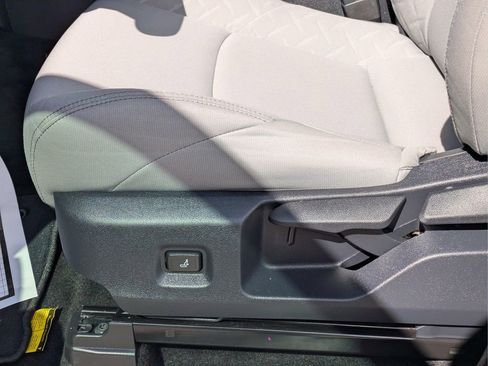 Certified 2025 Toyota Tacoma SR5 image 18