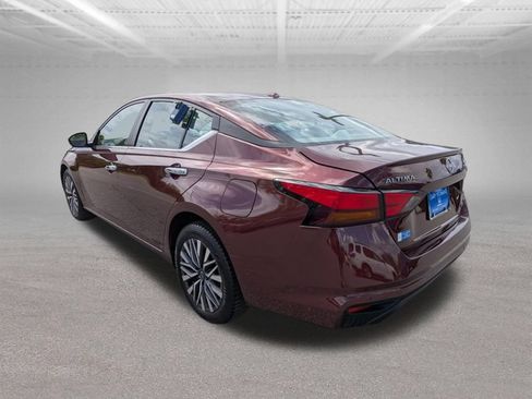 Used 2023 Nissan Altima 2.5 SV w/ SV Premium Package AWD/4WD image 7