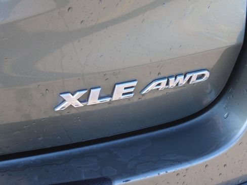 Used 2017 Toyota Highlander XLE image 13