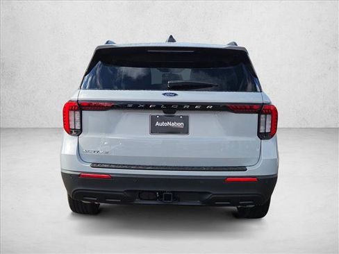 New 2026 Ford Explorer Active RWD image 8