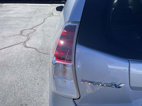 Used 2016 Toyota Prius V Four image 17