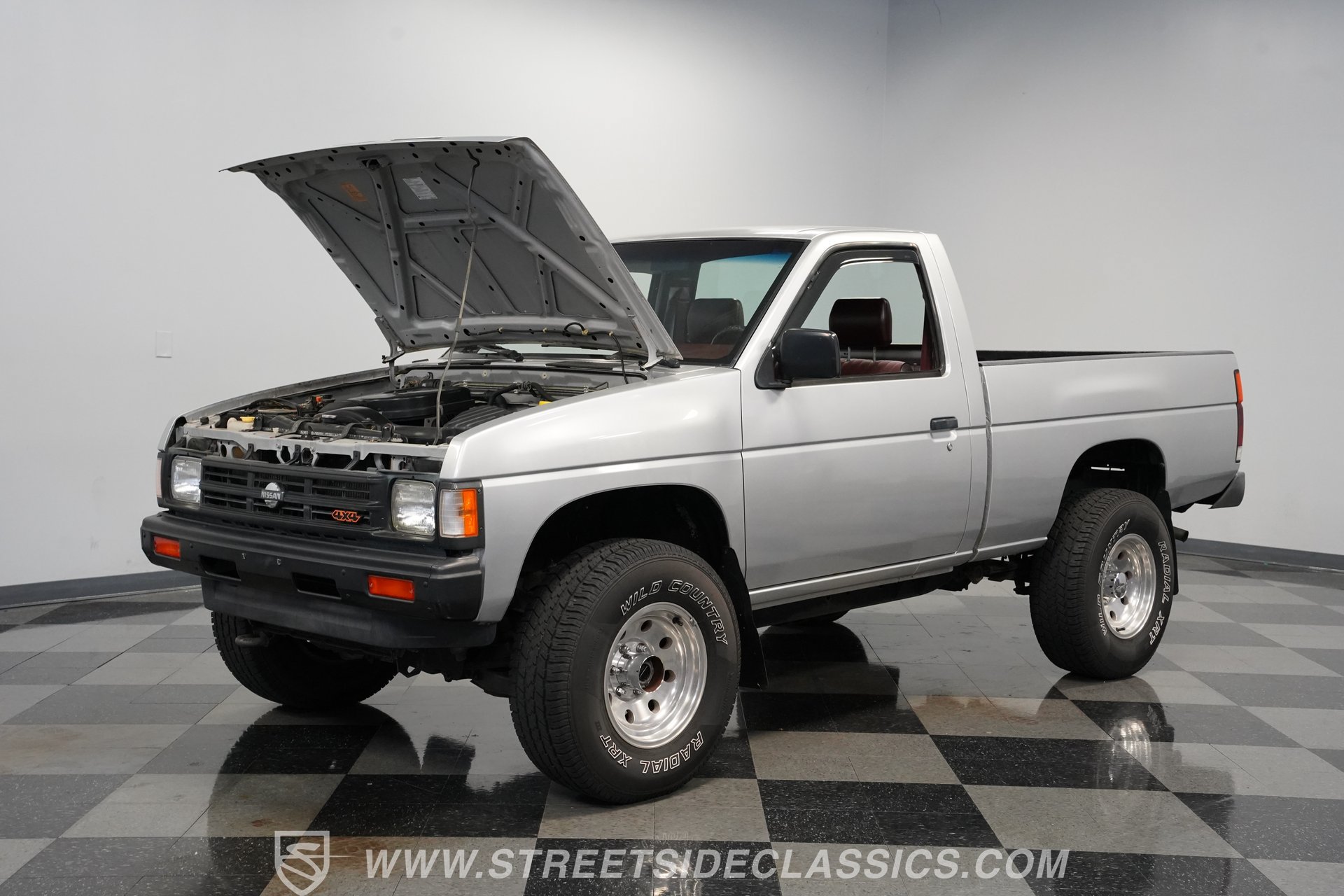 Used 1990 Nissan Pickup 4x4 Regular Cab image 32