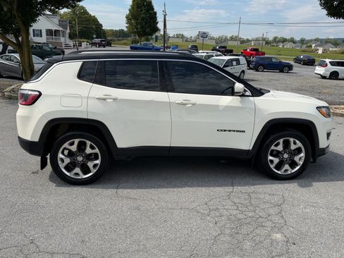 Used 2018 Jeep Compass Limited w/ Navigation Group AWD/4WD image 4