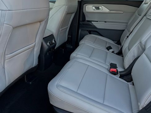 New 2025 Ford Explorer Active w/ Active Comfort Package image 8